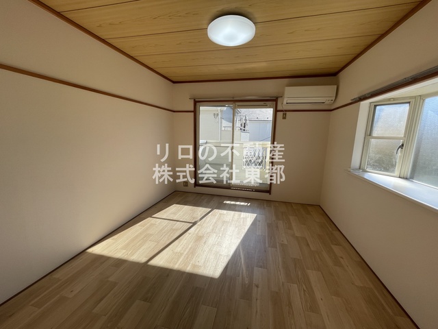 居室・リビング　２面採光なので、明るく風通しのよい過ごしやすいお部屋です♪