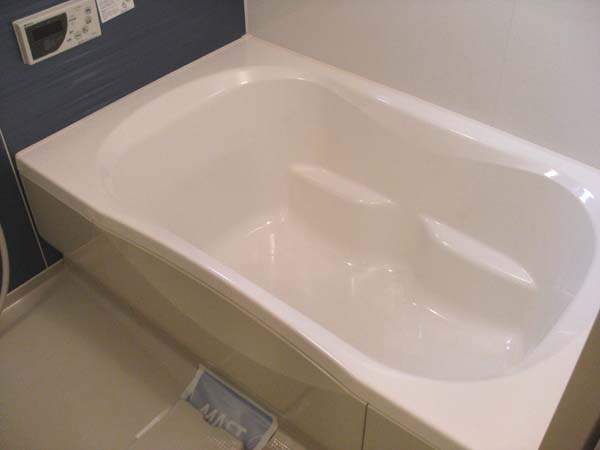 バス・シャワールーム　落ち着いた空間のお風呂です