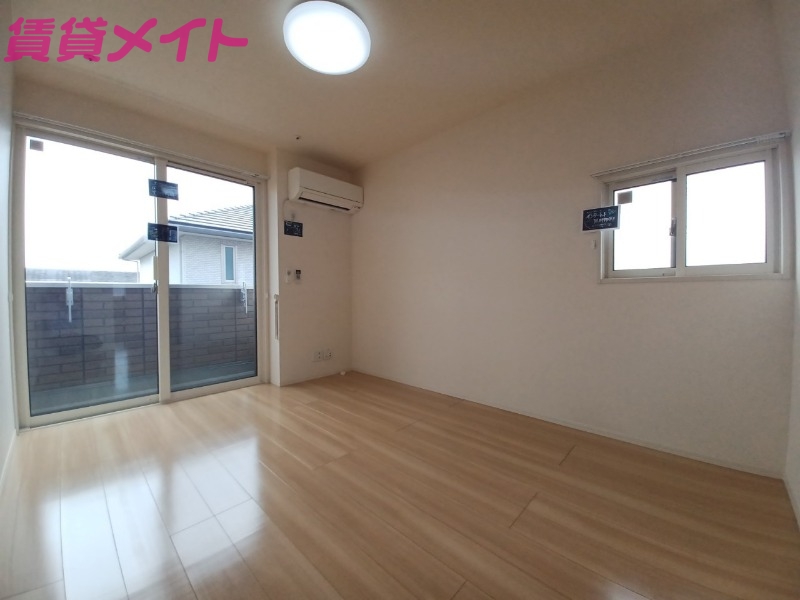 居室・リビング　同型参考写真