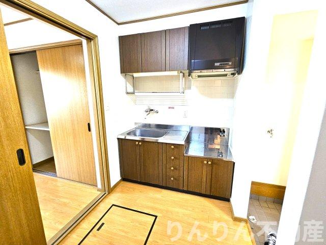 キッチン　コンパクトなキッチンで掃除もラクラク