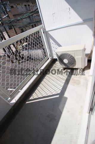 バルコニー　バルコニーからの眺めを楽しみながら食事をしませんか