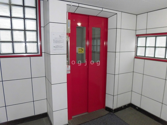 エントランス　エレベーター