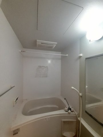 バス・シャワールーム　落ち着いた空間のお風呂です