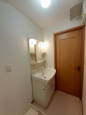 洗面設備　脱衣スペースもあります