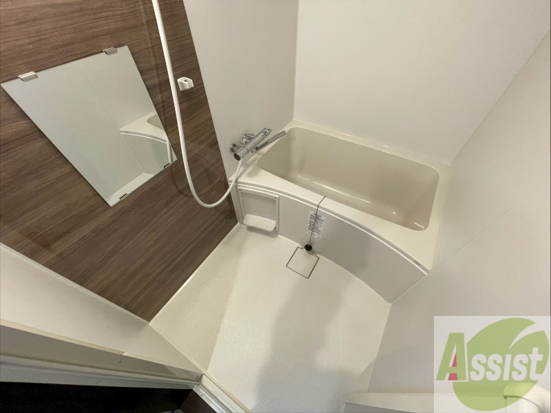 バス・シャワールーム　お風呂になります。一日の疲れを癒してくださいね。