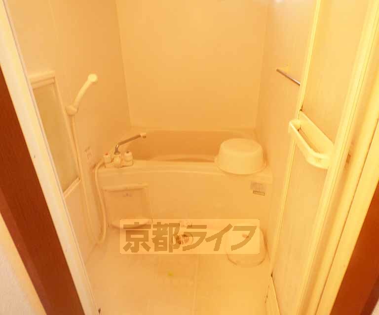 バス・シャワールーム　きれいな浴室です。