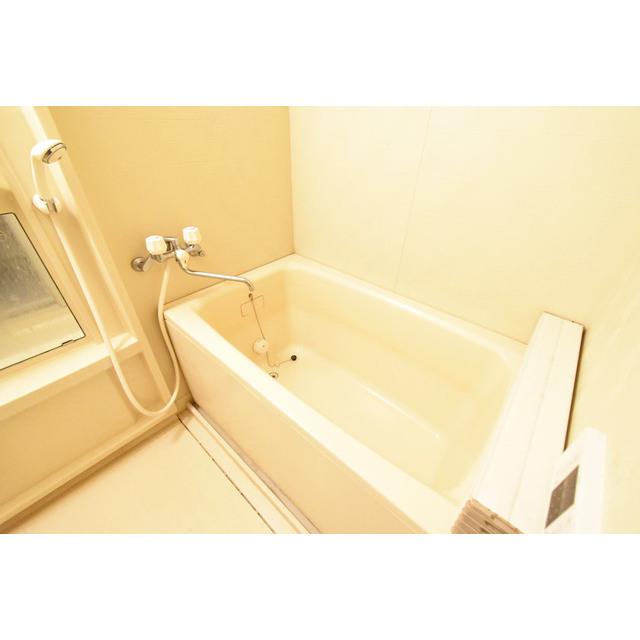 バス・シャワールーム　落ち着いた空間のお風呂です