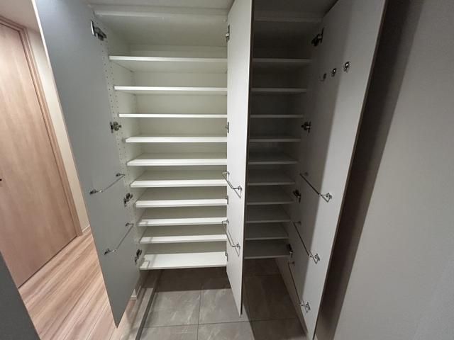 玄関　収納もある玄関です