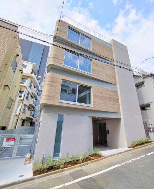 建物外観　駅近ながら裏通りを少し入った落ち着いた環境です♪