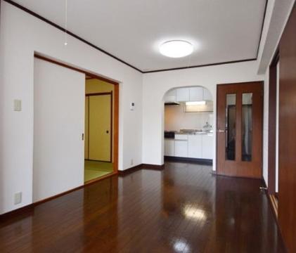 居室・リビング　室内