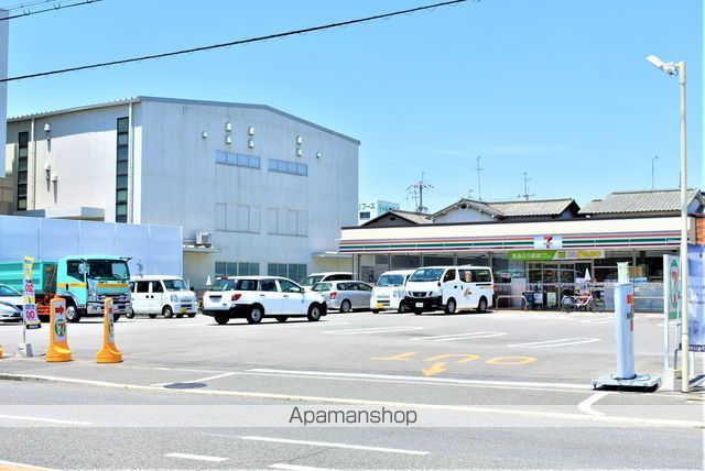 コンビニ　セブンイレブン（コンビニ）まで494m