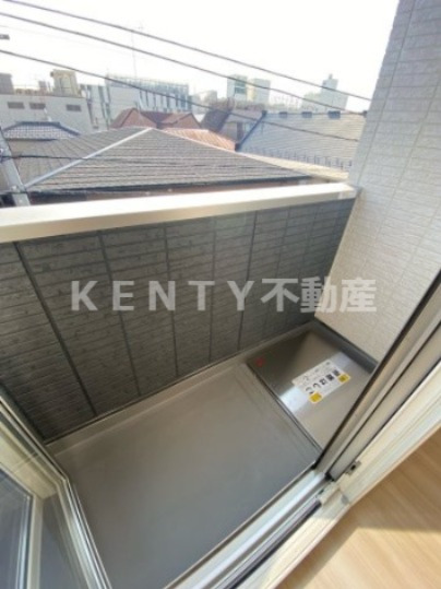 バルコニー　暖かな日差しのふりそそぐバルコニー