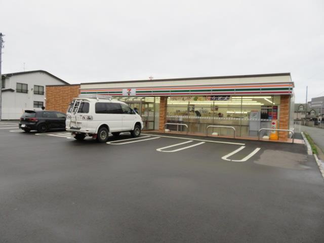 コンビニ　セブンイレブン秋田大町4丁目店（コンビニ）まで300m