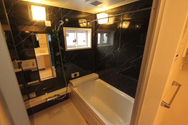 バス・シャワールーム　ゆったり一坪風呂