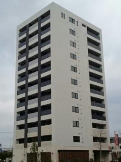 建物外観　１１階建ての賃貸マンション