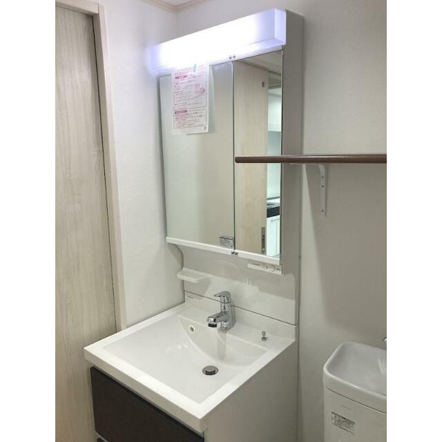 洗面設備　独立洗面台が標準装備！ドライヤーも収納できるタイプです！