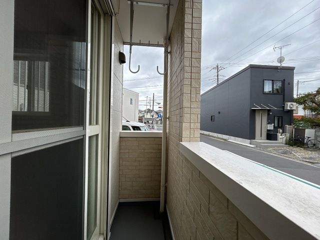 バルコニー　暖かな日差しのふりそそぐバルコニー