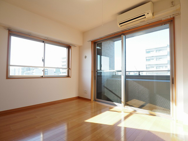 居室・リビング　角部屋！２面採光！日当り良好です！