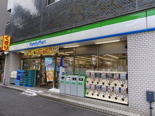 コンビニ　ファミリーマート 勝どき五丁目店（コンビニ）まで80m