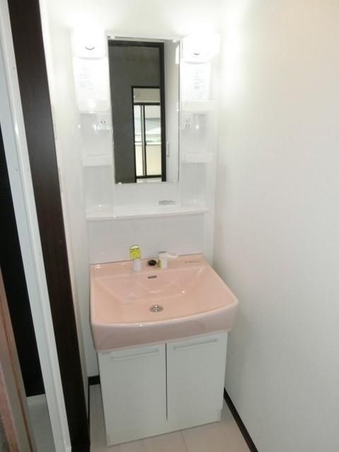 洗面設備　シャンプードレッサー付。