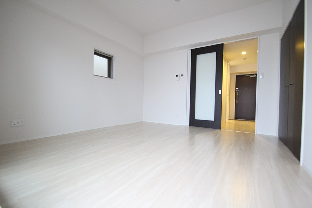 居室・リビング　同物件別室です。