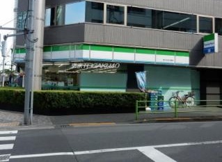 コンビニ　ファミリーマート（コンビニ）まで130m