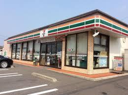 コンビニ　セブンイレブン諫早多良見店（コンビニ）まで900m