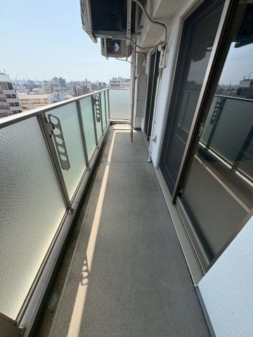 バルコニー　開放的で明るい空間を演出してくれるバルコニーです