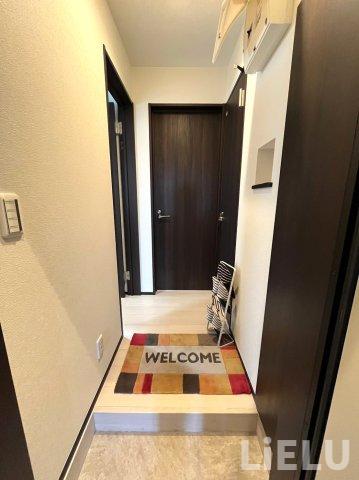 玄関　同シリーズ物件のモデルルーム写真になります（現況優先）