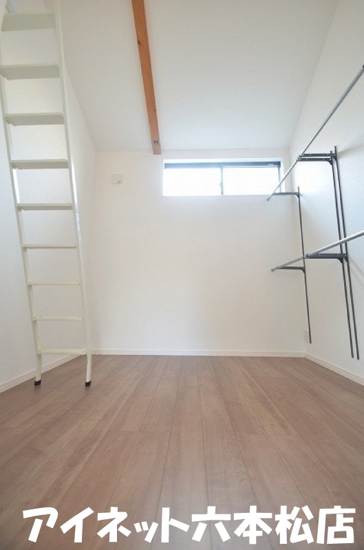 収納　嬉しいウォークインクローゼット。