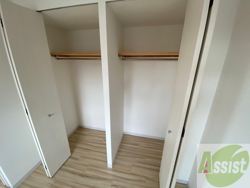 収納　クローゼットは奥行きもあり、荷物が多い方でも安心です。