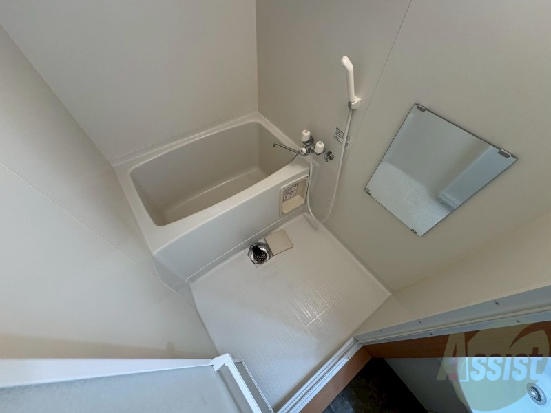 バス・シャワールーム　お風呂になります。一日の疲れを癒してくださいね。