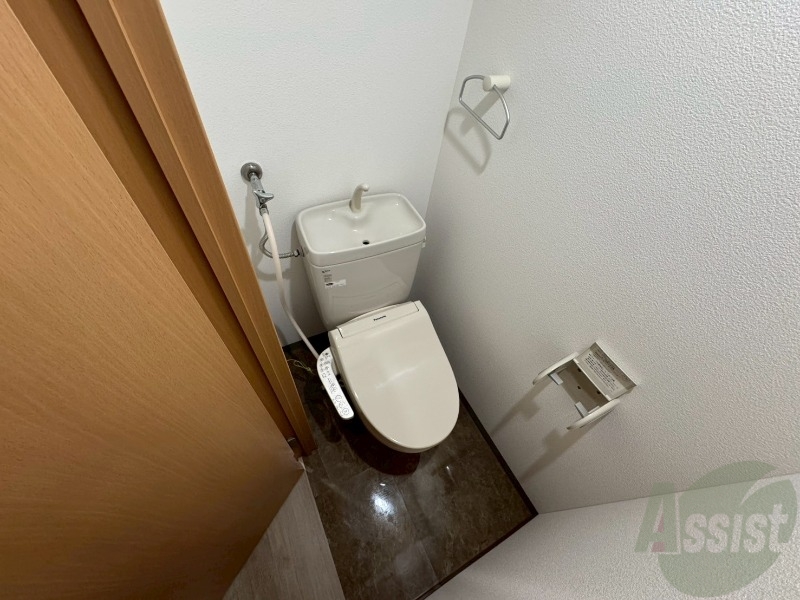 トイレ　ウォシュレット機能がついたトイレ。安心して使用できますね。