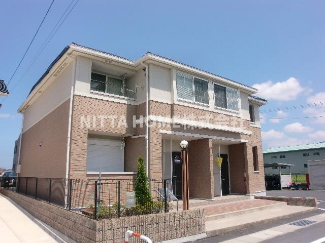 建物外観　買物施設に近く住居環境に適しています＊