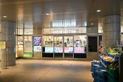 スーパー　クイーンズ伊勢丹白金高輪店（スーパー）まで355m