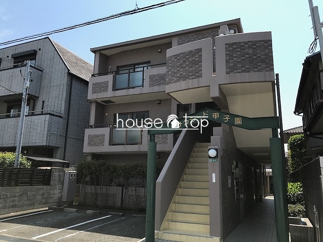 建物外観　閑静な住宅街！！近隣にはスーパーやコンビニなどもありますよ♪