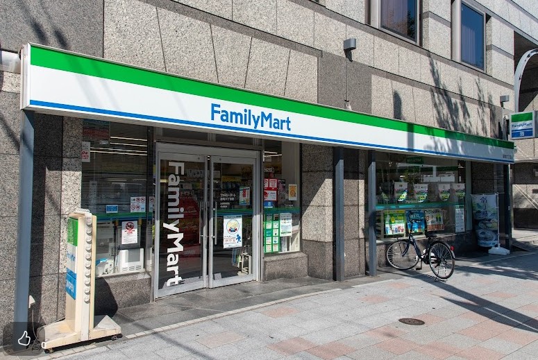 コンビニ　ファミリーマート築地六丁目店（コンビニ）まで257m