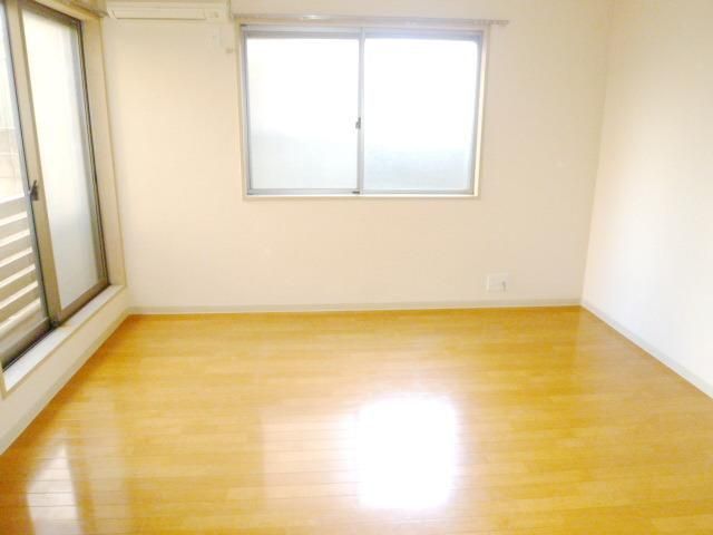 居室・リビング　★二面採光で明るいお部屋★