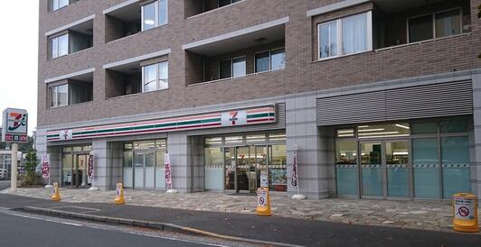 コンビニ　セブンイレブン川崎新百合ヶ丘東店（コンビニ）まで274m