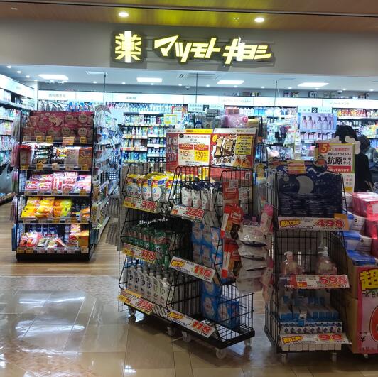 ドラックストア　マツモトキヨシ小田急アコルデ新百合ヶ丘店（ドラッグストア）まで443m