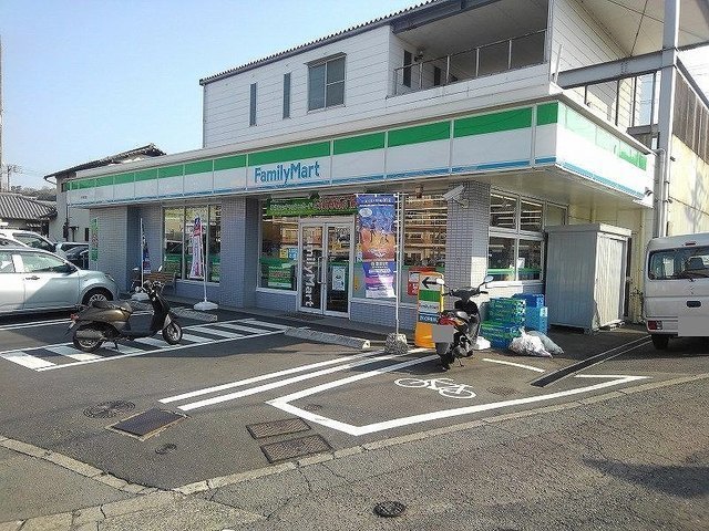 コンビニ　ファミリーマート椎迫店（コンビニ）まで1100m