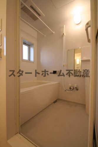 バス・シャワールーム　落ち着いた空間のお風呂です