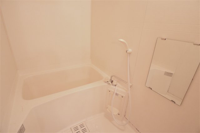 バス・シャワールーム　※別部屋の参考写真になり、現況と異なる場合がございます。
