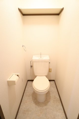 トイレ　※別部屋の参考写真になり、現況と異なる場合がございます。