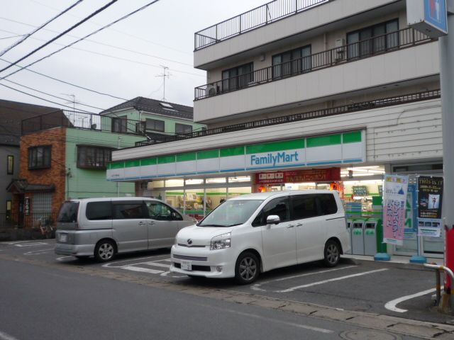 コンビニ　ファミリーマート（コンビニ）まで770m