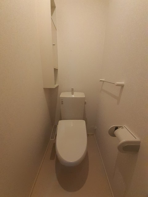 トイレ　温水洗浄便座