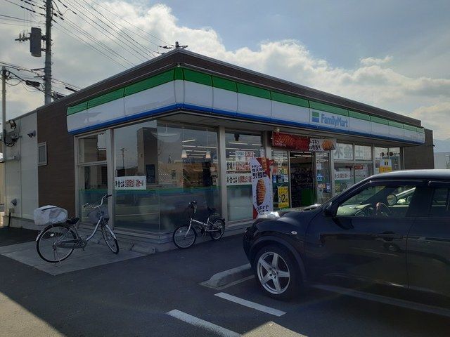 コンビニ　ファミリーマート平和通り南店（コンビニ）まで500m