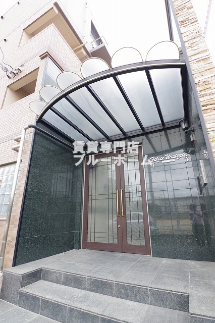 建物外観　鉄筋コンクリート造4階建て