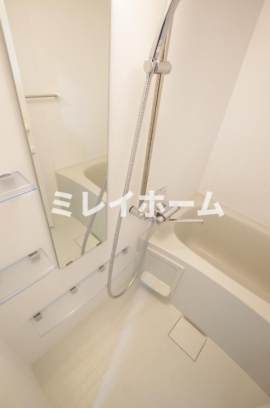 バス・シャワールーム　同建物内、別のお部屋の参考写真になります。