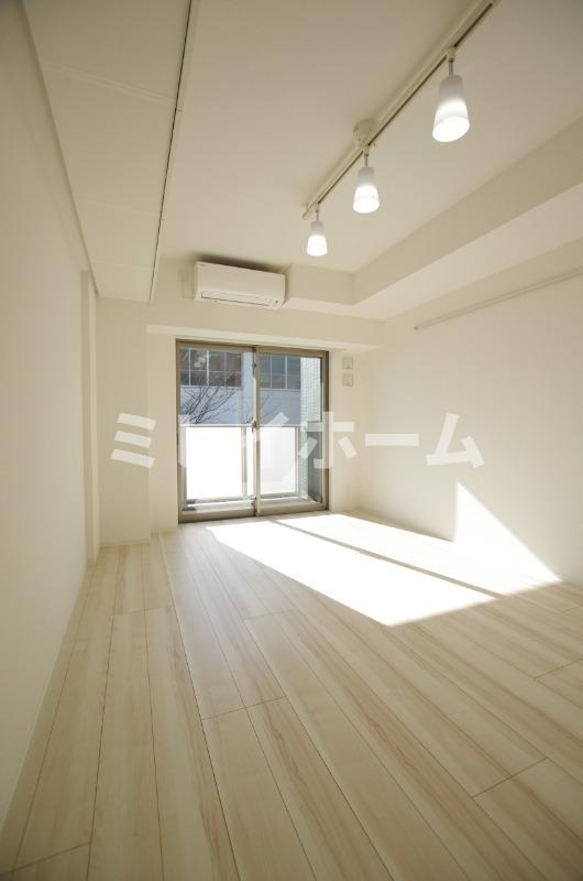 居室・リビング　同建物内、別のお部屋の参考写真になります。